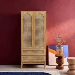 Armadio a due ante e due cassetti in legno