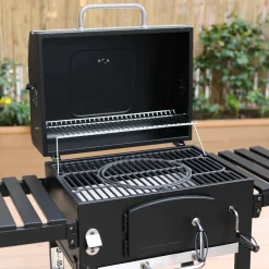 Barbecue a carbonella con copertura