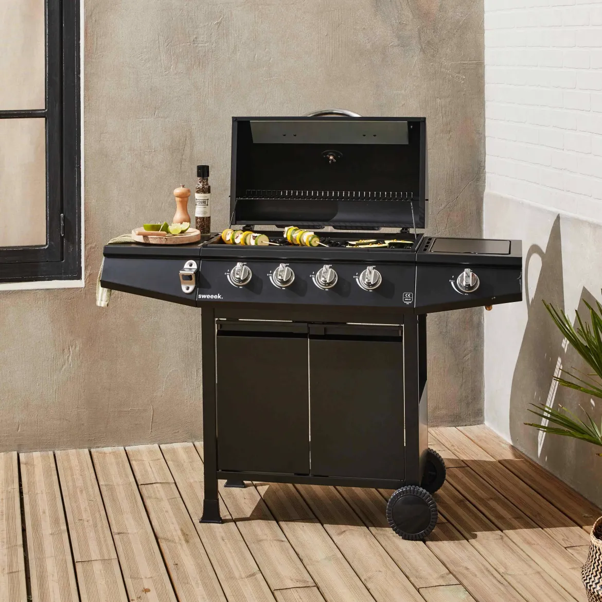Barbecue a gas a 4 bruciatori con fuoco laterale