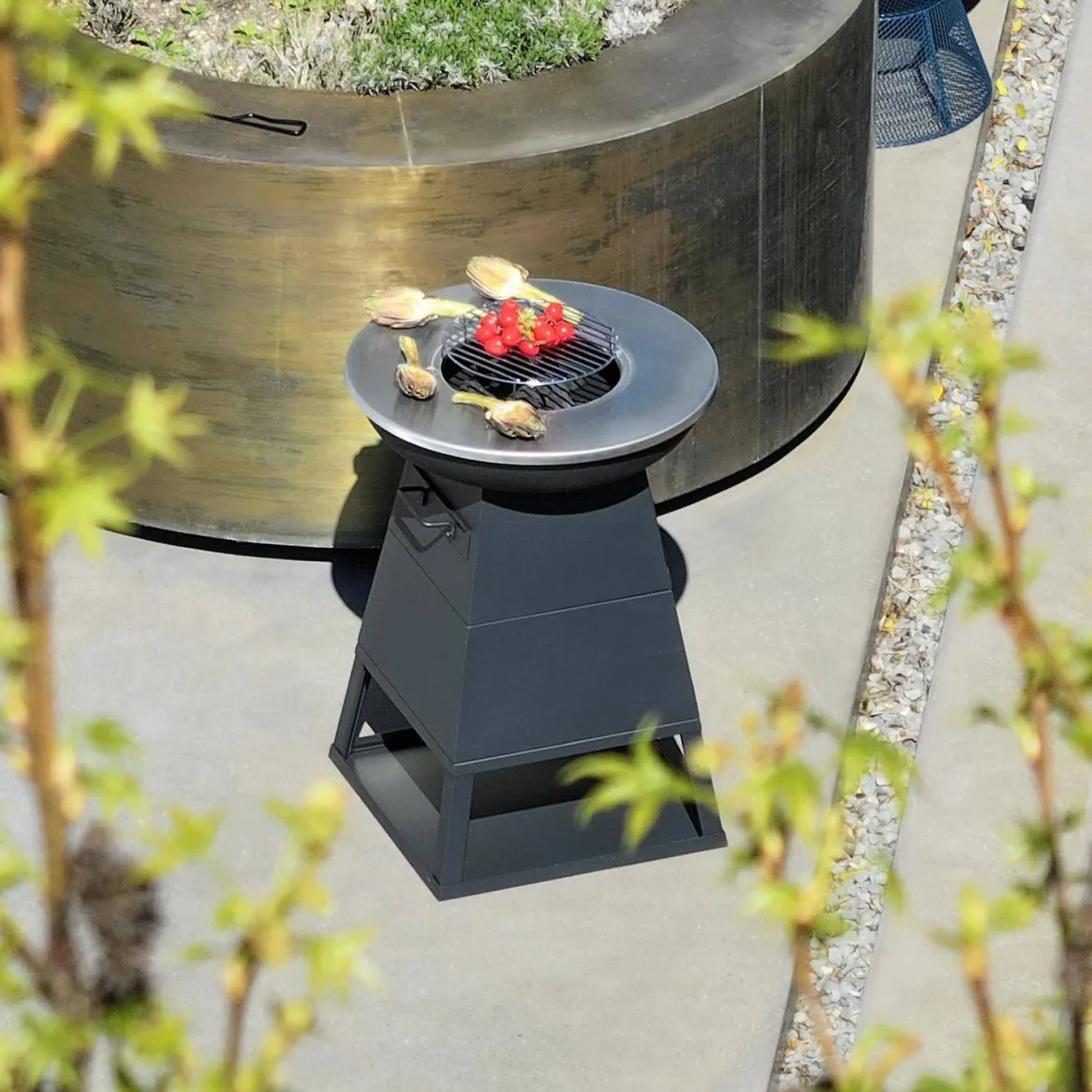 Braciere barbecue con vano portaoggetti, Ø59cm