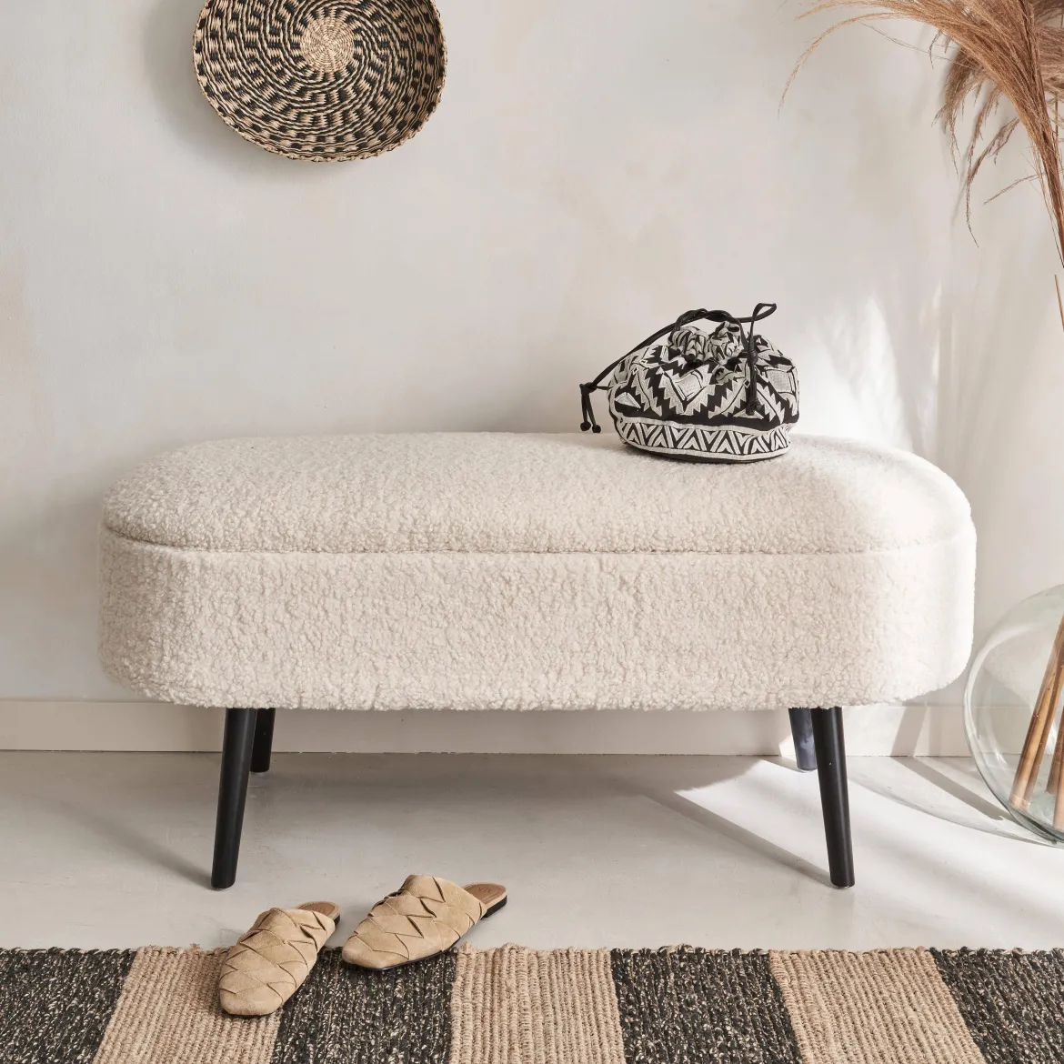 Cassapanca con rivestimento bouclé
