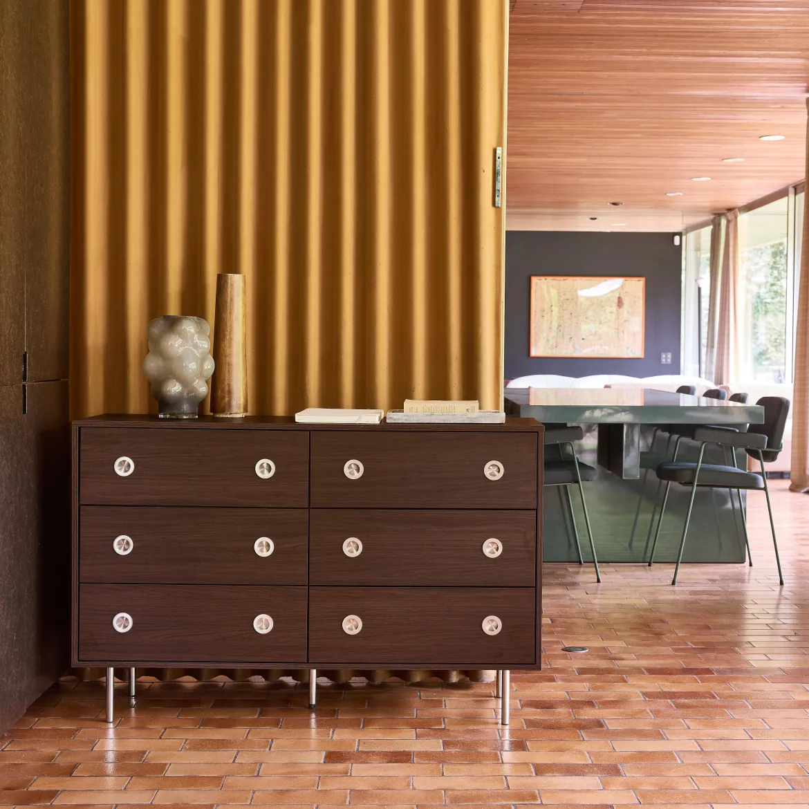 Cassettiera vintage decorata in legno e acciaio inossidabile, 6 cassetti