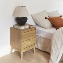Comodino effetto legno con due cassetti