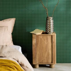 Comodino effetto legno di mango con 1 anta reversibile
