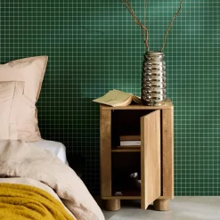 Comodino effetto legno di mango con 1 anta reversibile