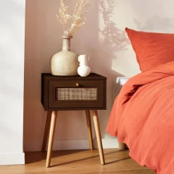Comodino effetto legno e intrecciatura cannage, 1 cassetto