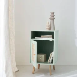 Comodino scandinavo in vimini
