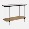 Consolle vintage in metallo nero con piano in vetro e decori in legno, 110 cm