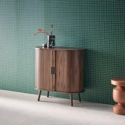Credenza con ante scorrevoli e ripiano