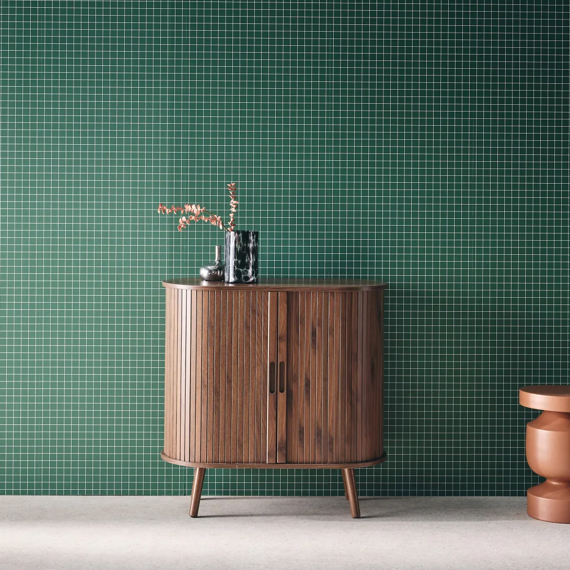 Credenza con ante scorrevoli e ripiano