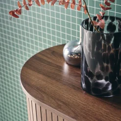 Credenza con ante scorrevoli e ripiano