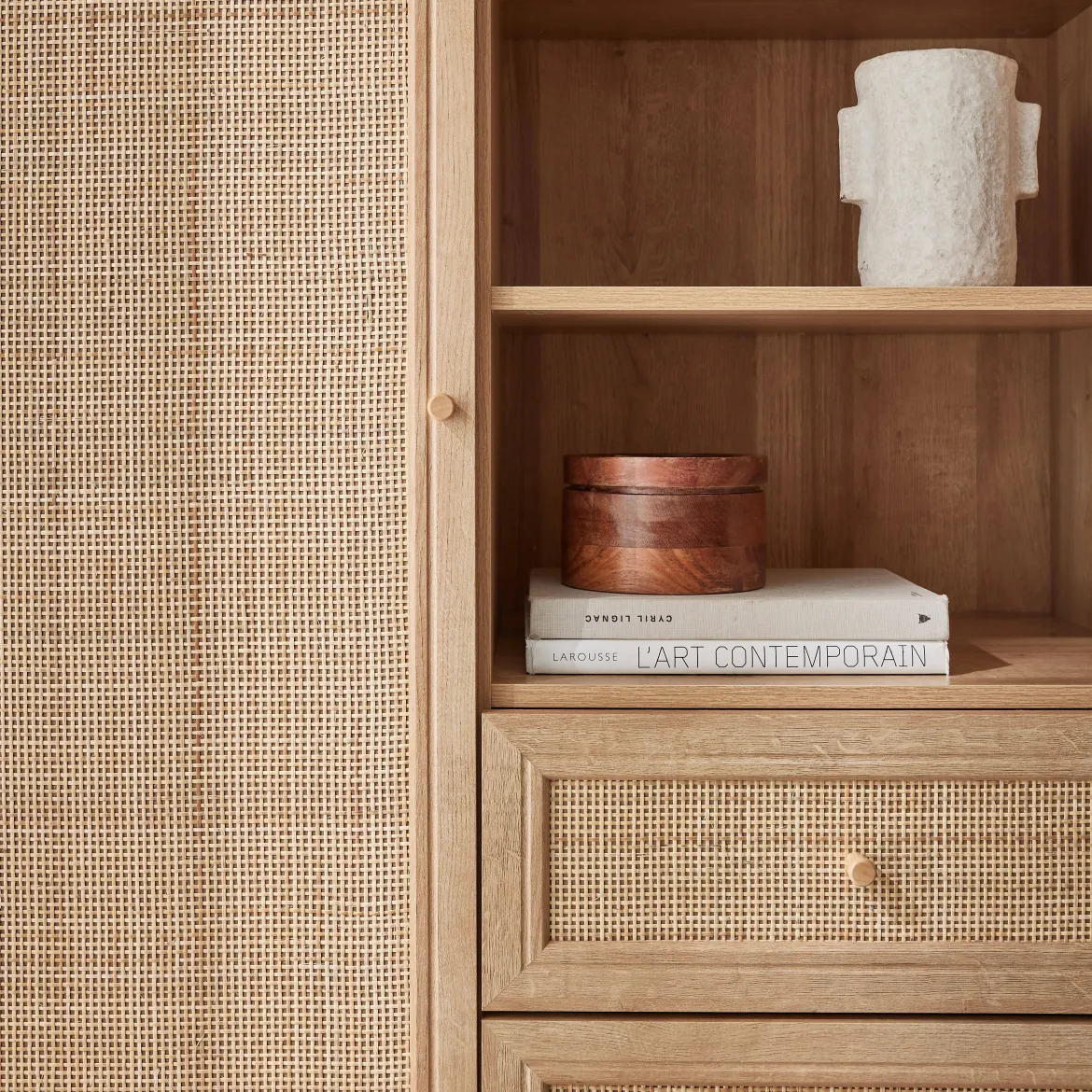 Credenza con decoro in canna e legno, 101.5cm
