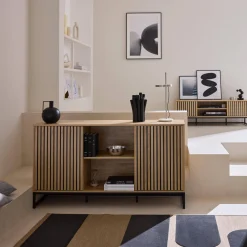Credenza contemporanea a 2 ante scanalate effetto legno, 140cm