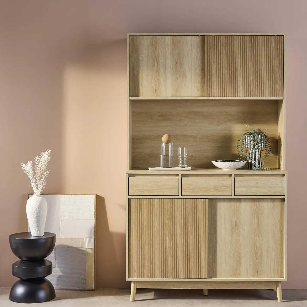 Credenza effetto legno a 4 ante e 3 cassetti, 110cm