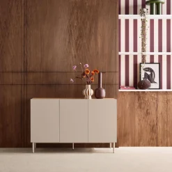 Credenza effetto legno con gambe in metallo 3 ante, 120cm