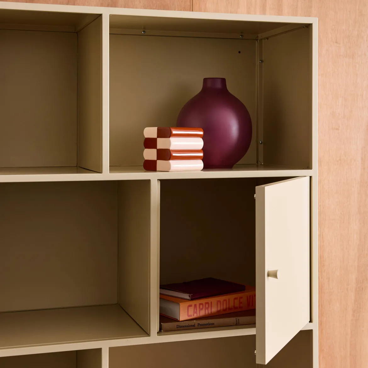 Credenza industriale in metallo con 8 scomparti