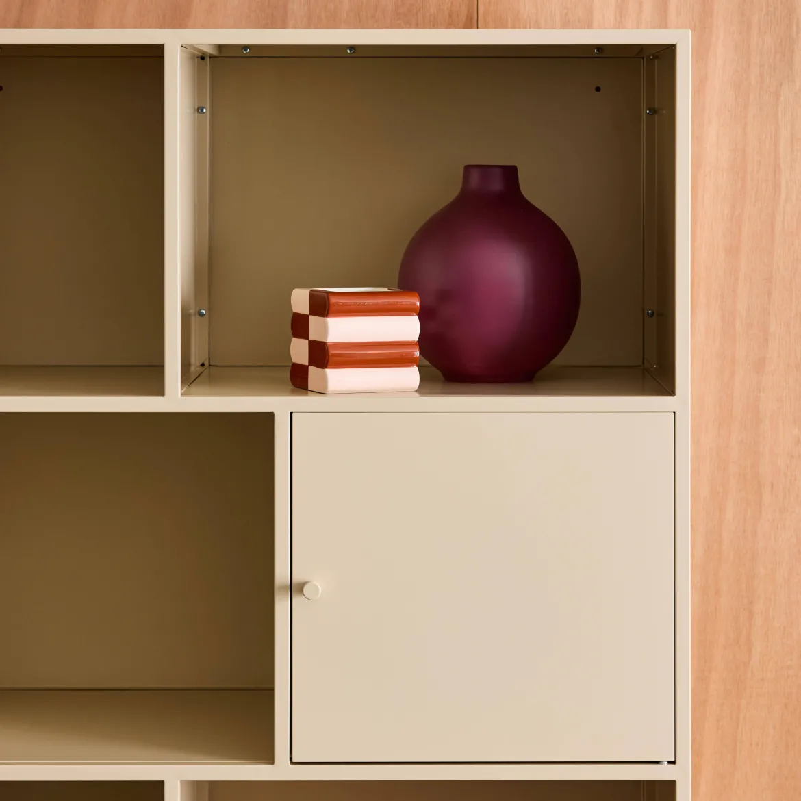 Credenza industriale in metallo con 8 scomparti