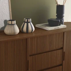 Credenza scandinava effetto legno scanalato 2 ante scorrevoli, 150cm