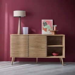 Credenza scandinava in legno con 2 ante scorrevoli scanalate, 140cm