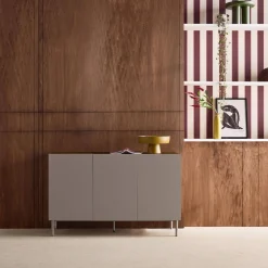 Credenza effetto legno con gambe in metallo 3 ante, 120cm