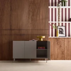 Credenza effetto legno con gambe in metallo 3 ante, 120cm