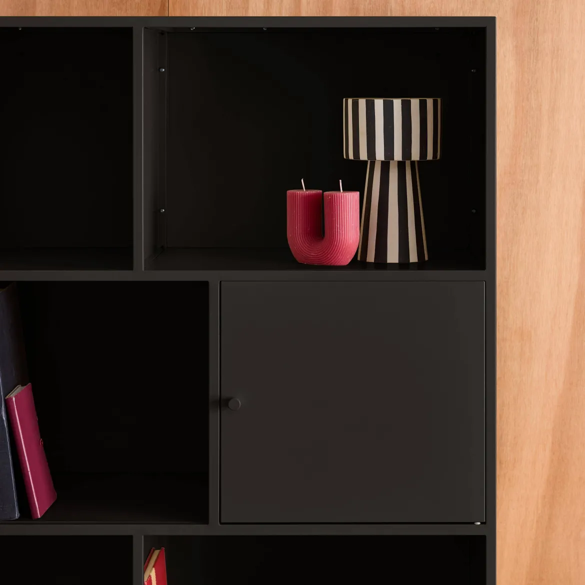 Credenza industriale in metallo con 8 scomparti