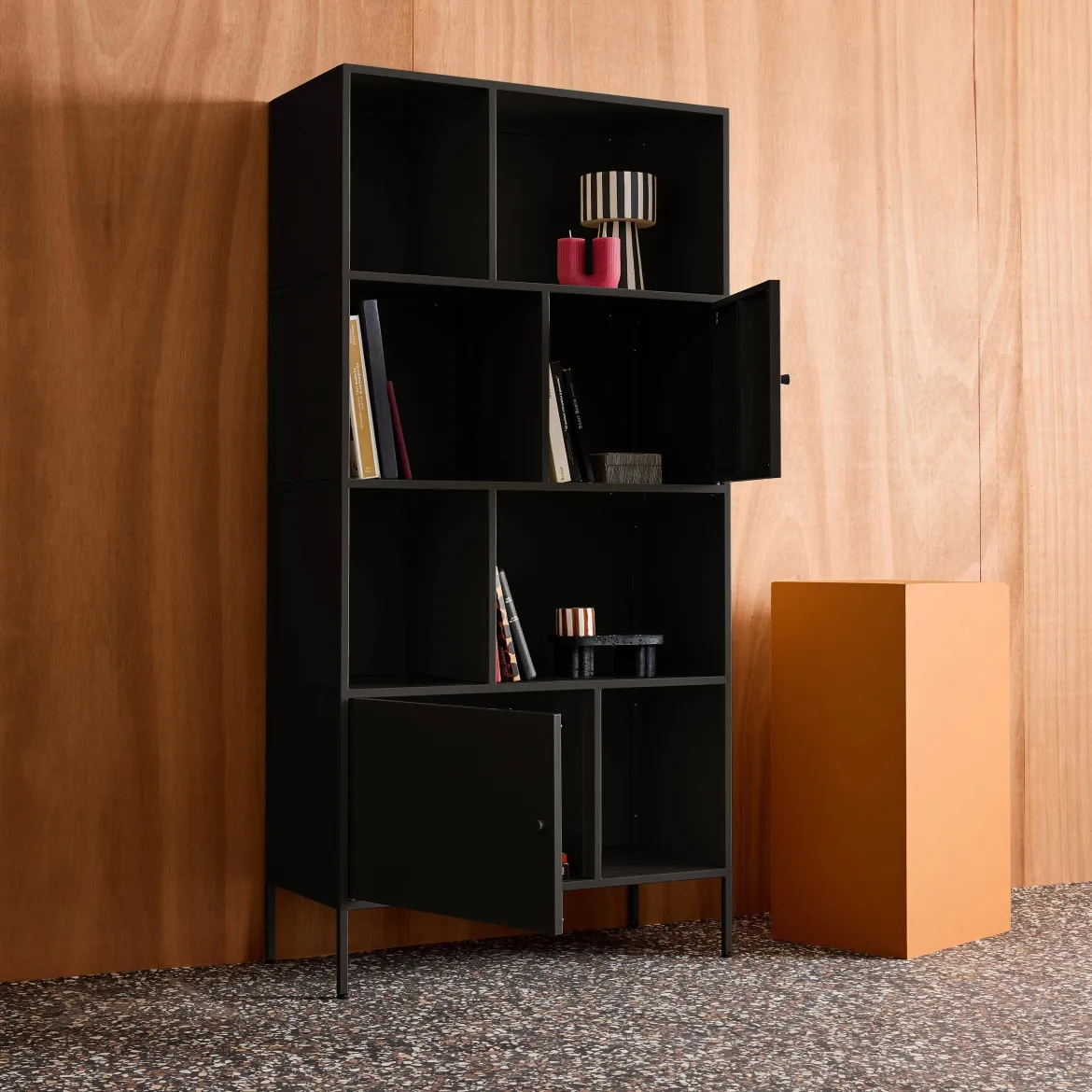 Credenza industriale in metallo con 8 scomparti