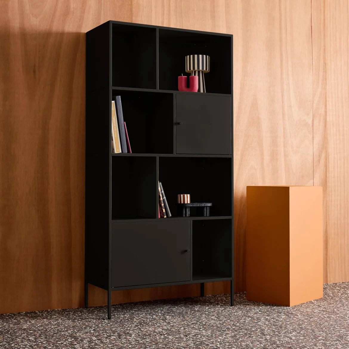 Credenza industriale in metallo con 8 scomparti