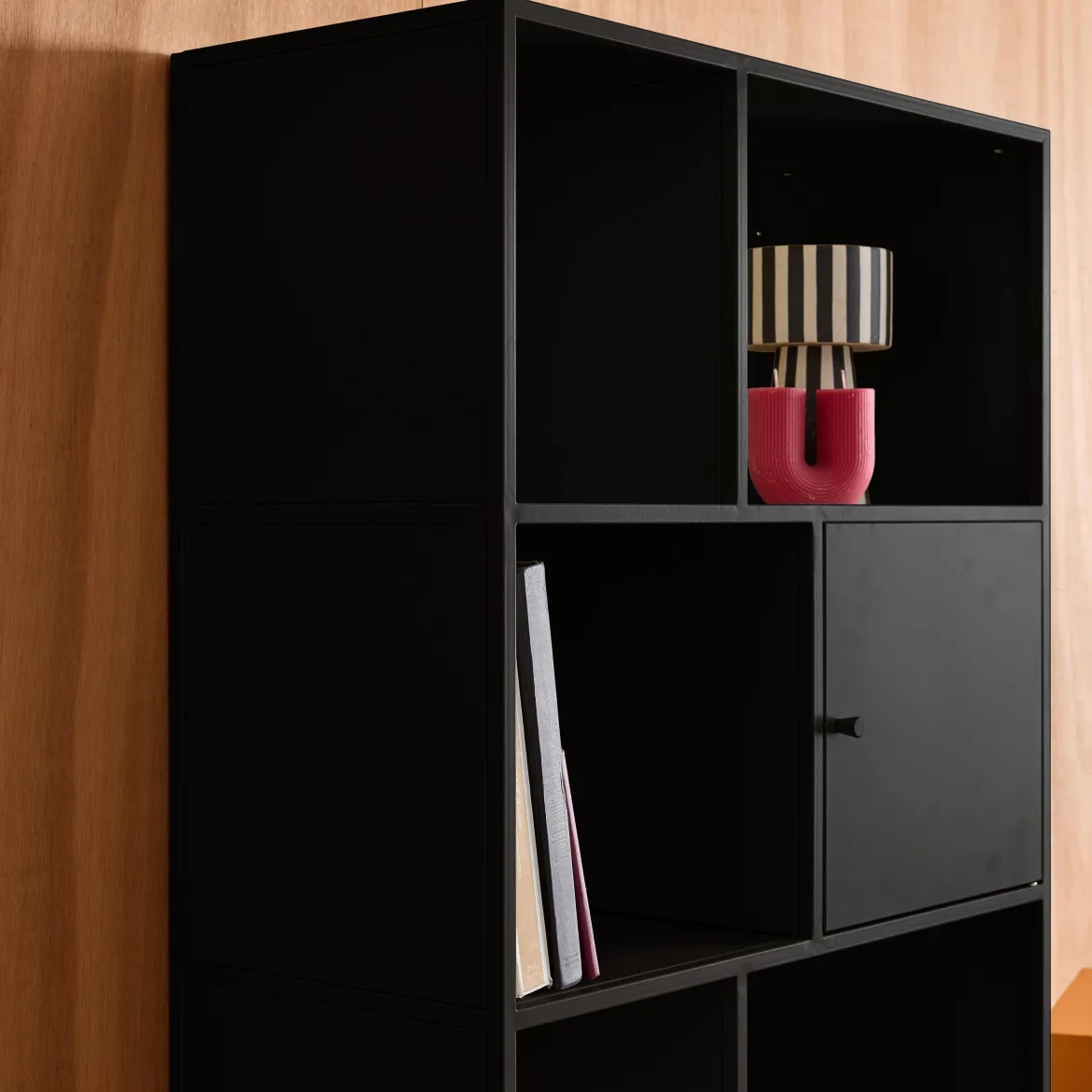 Credenza industriale in metallo con 8 scomparti