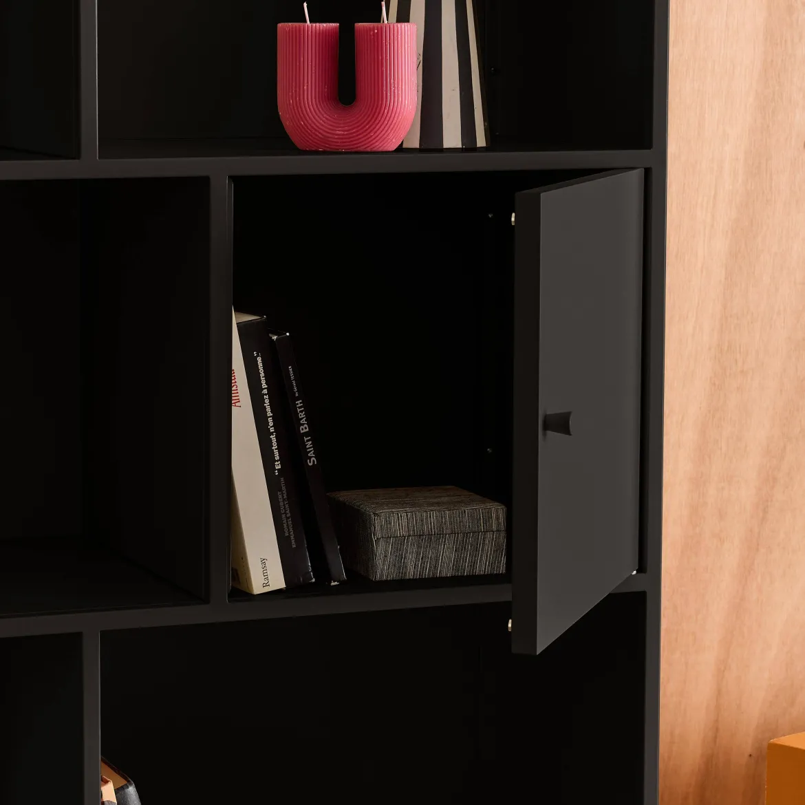 Credenza industriale in metallo con 8 scomparti