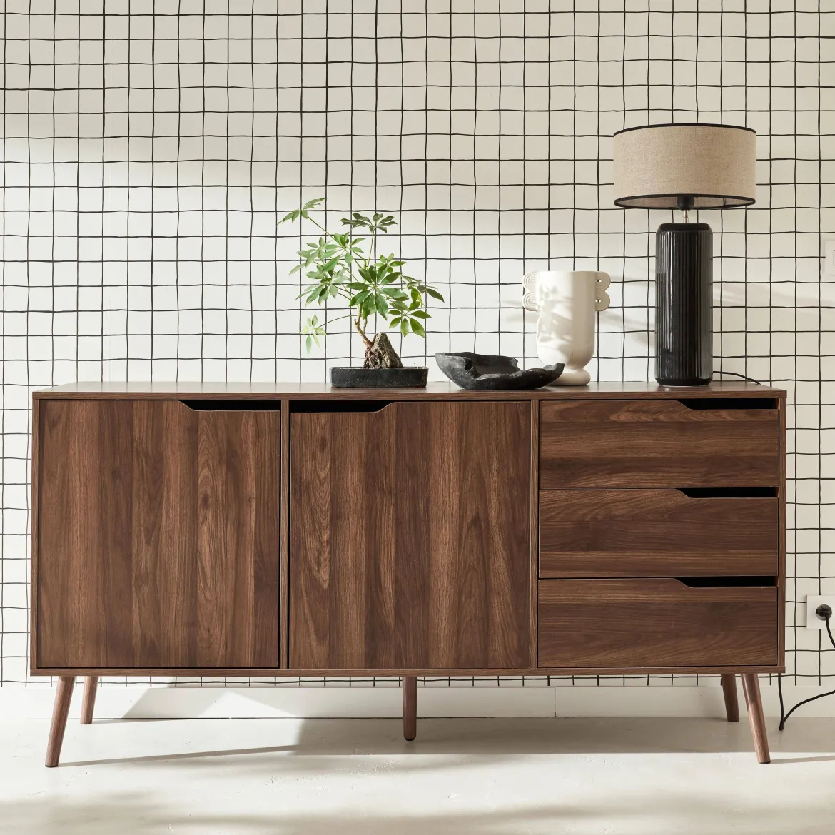 Credenza scandinava a 2 ante effetto legno di noce, 160cm