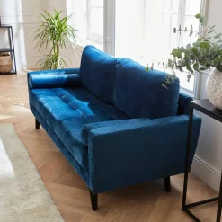 Divano con gambe in legno, 3 posti