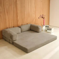 Divano letto futon in velluto a coste e struttura cromata