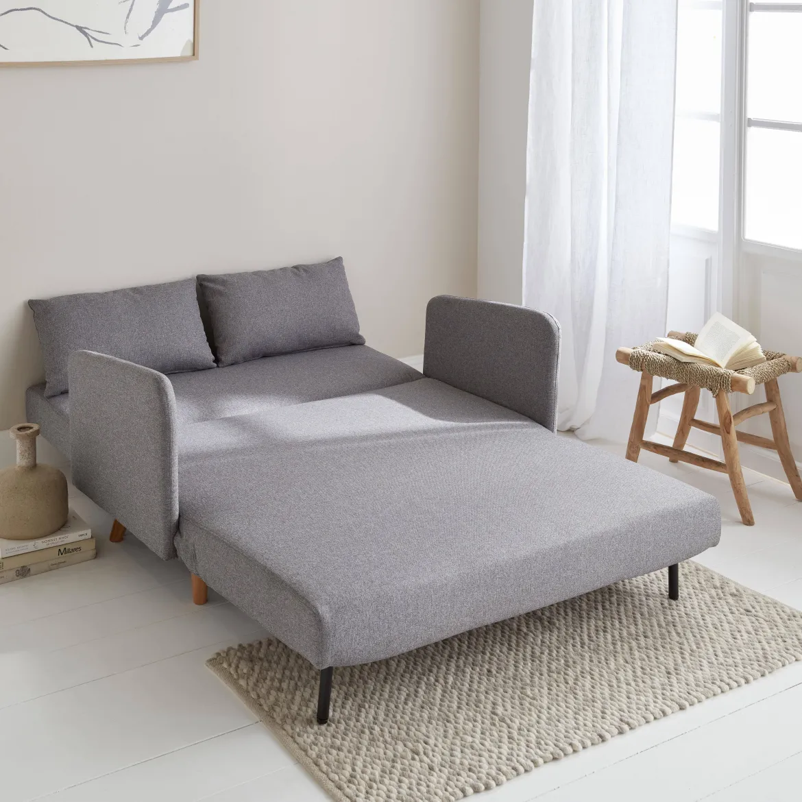 Divano letto clic-clac in tessuto con gambe in legno, 2 posti
