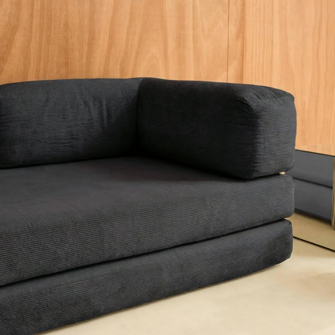 Divano letto futon in velluto a coste e struttura cromata