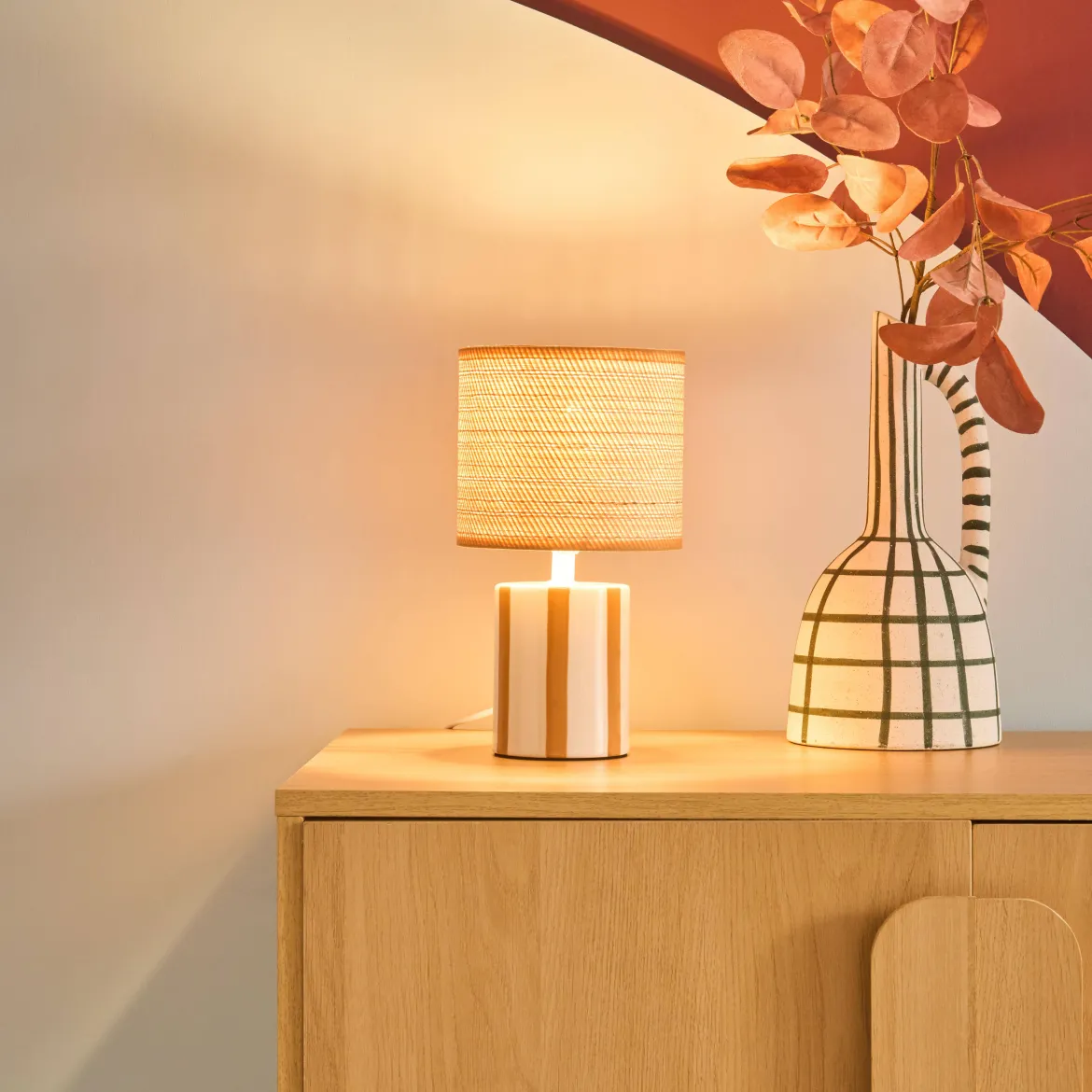 Lampada da tavolo interno ceramica paralume effetto rattan, 28cm