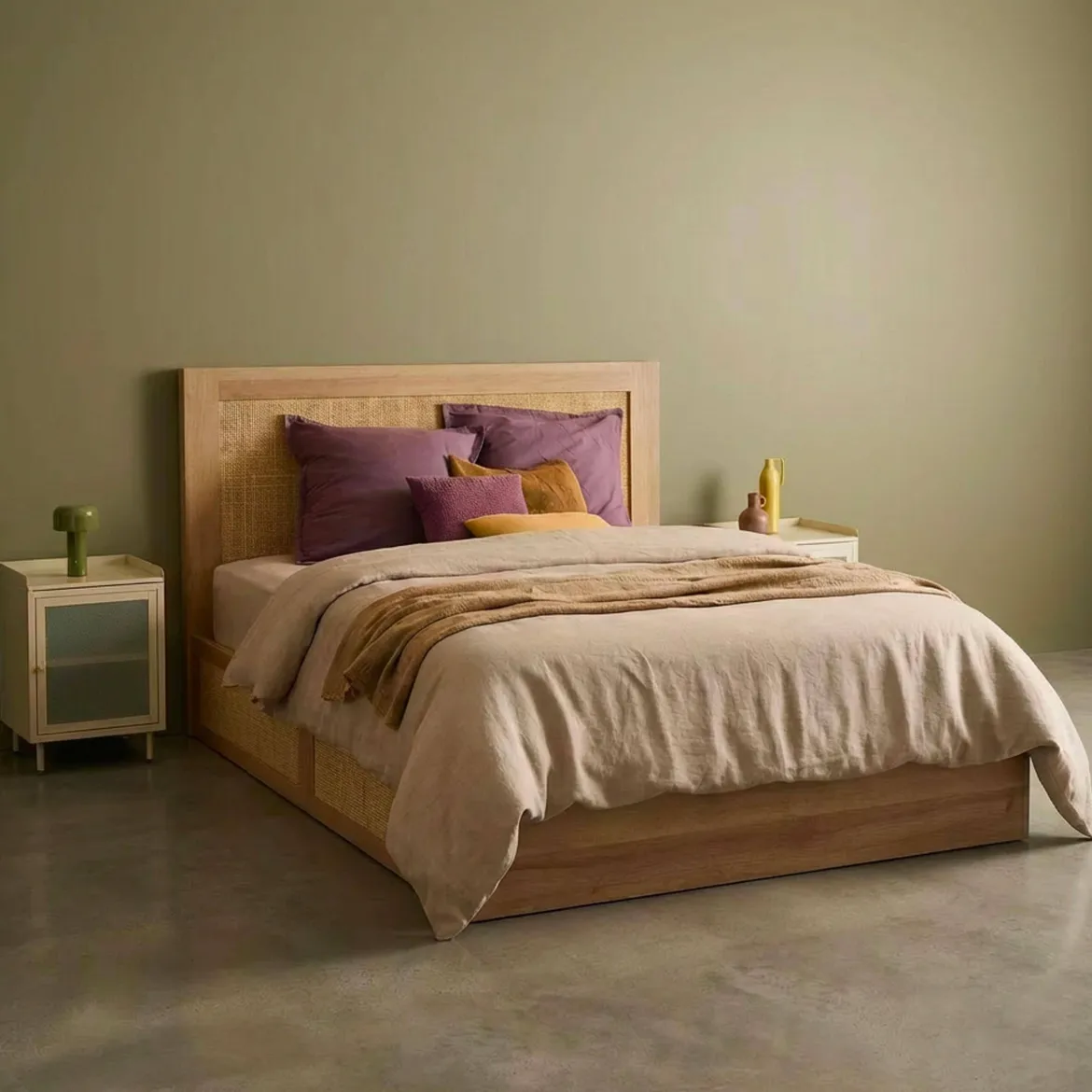 Letto bohemien con rete a doghe e testiera 140x190cm + 4 cassetti