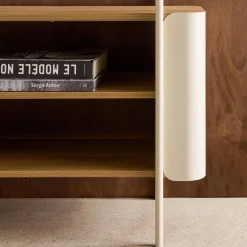 Libreria in metallo curvato e legno a 6 livelli