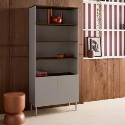 Libreria in metallo e decorazione in legno a 6 livelli