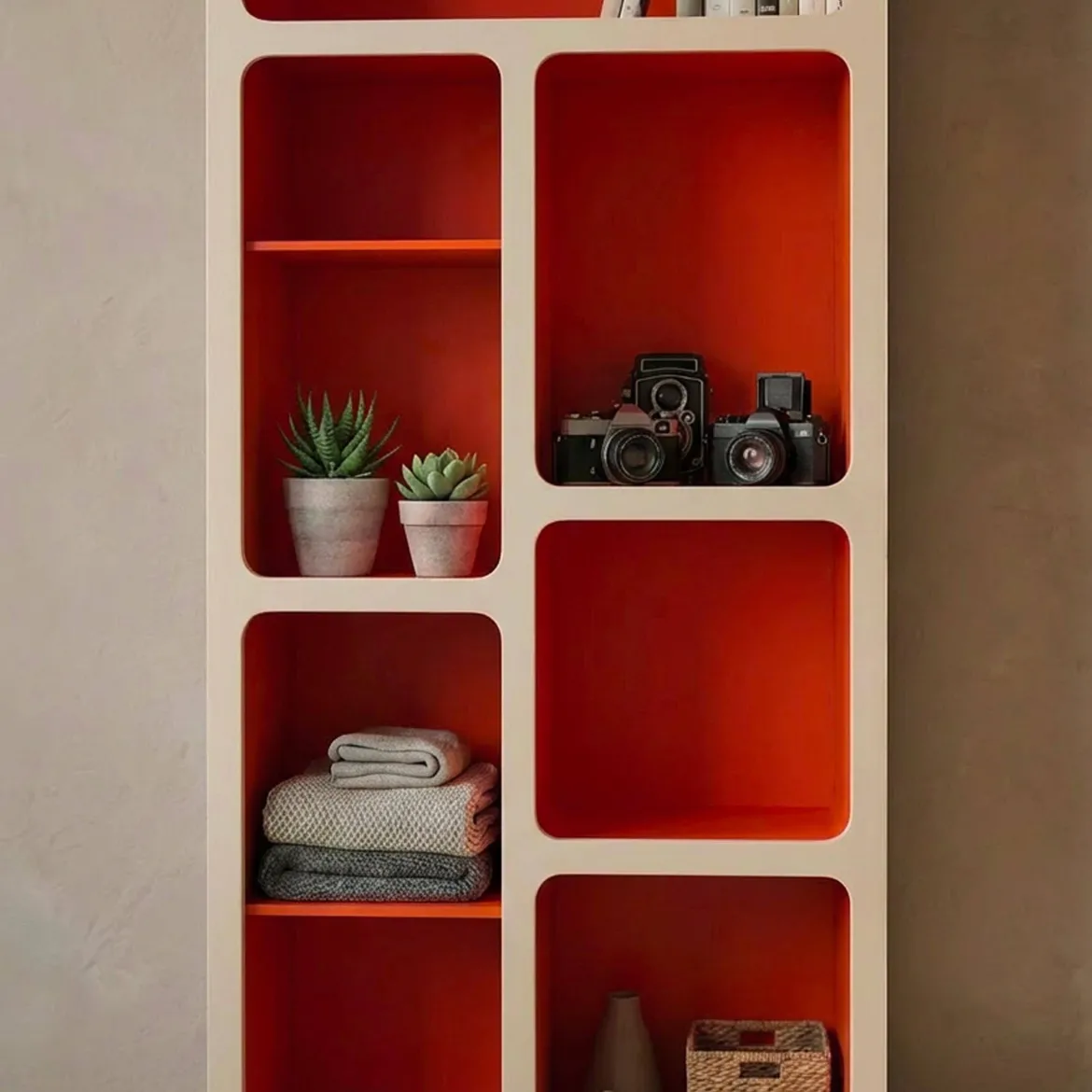 Libreria organica in legno bicolore con 8 scomparti