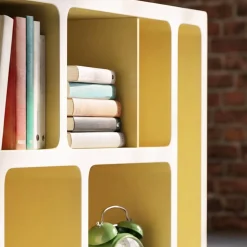 Libreria organica in legno bicolore con 8 scomparti