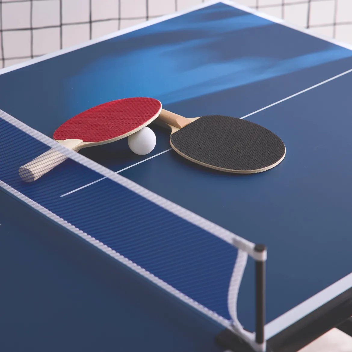 Mini tavolo da ping pong pieghevole per interni con 2 racchette e 3 palline, 150cm