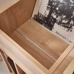Mobile per vinili con decorazioni in canna e legno