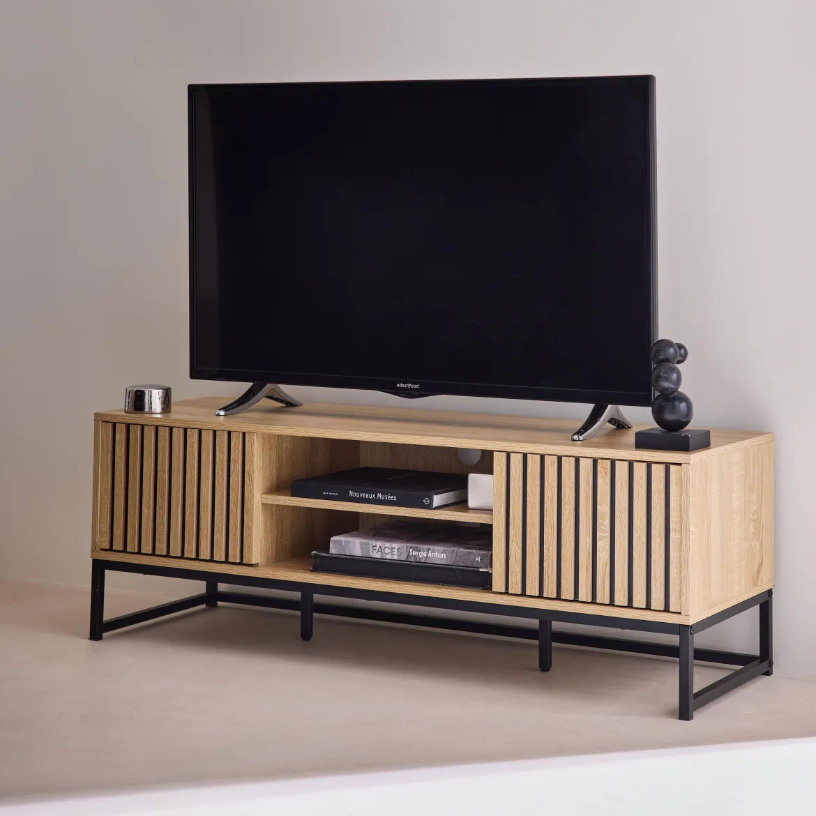Mobile TV a 2 ante in legno scanalato e metallo nero, 120cm