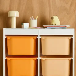 Mobile per bambini con 6 scatole colorate