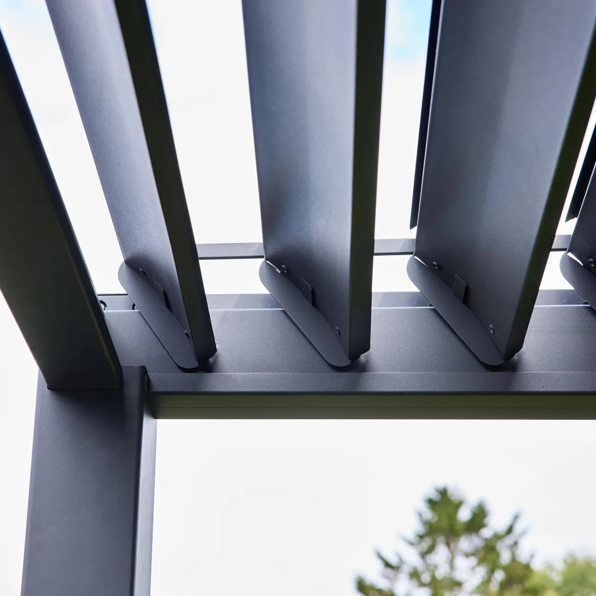 Pergola bioclimatica 3x4 in alluminio + 3 persiane da 1.3m