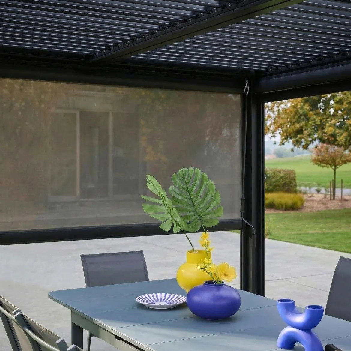 Pergola bioclimatica 3x4m in alluminio e acciaio + 1 tenda 3m + 1 tenda 4m
