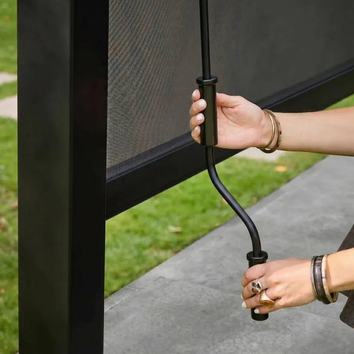 Pergola bioclimatica 3x4m in alluminio e acciaio + 1 tenda 3m + 1 tenda 4m