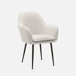 Poltrona in tessuto bouclé con gambe in metallo