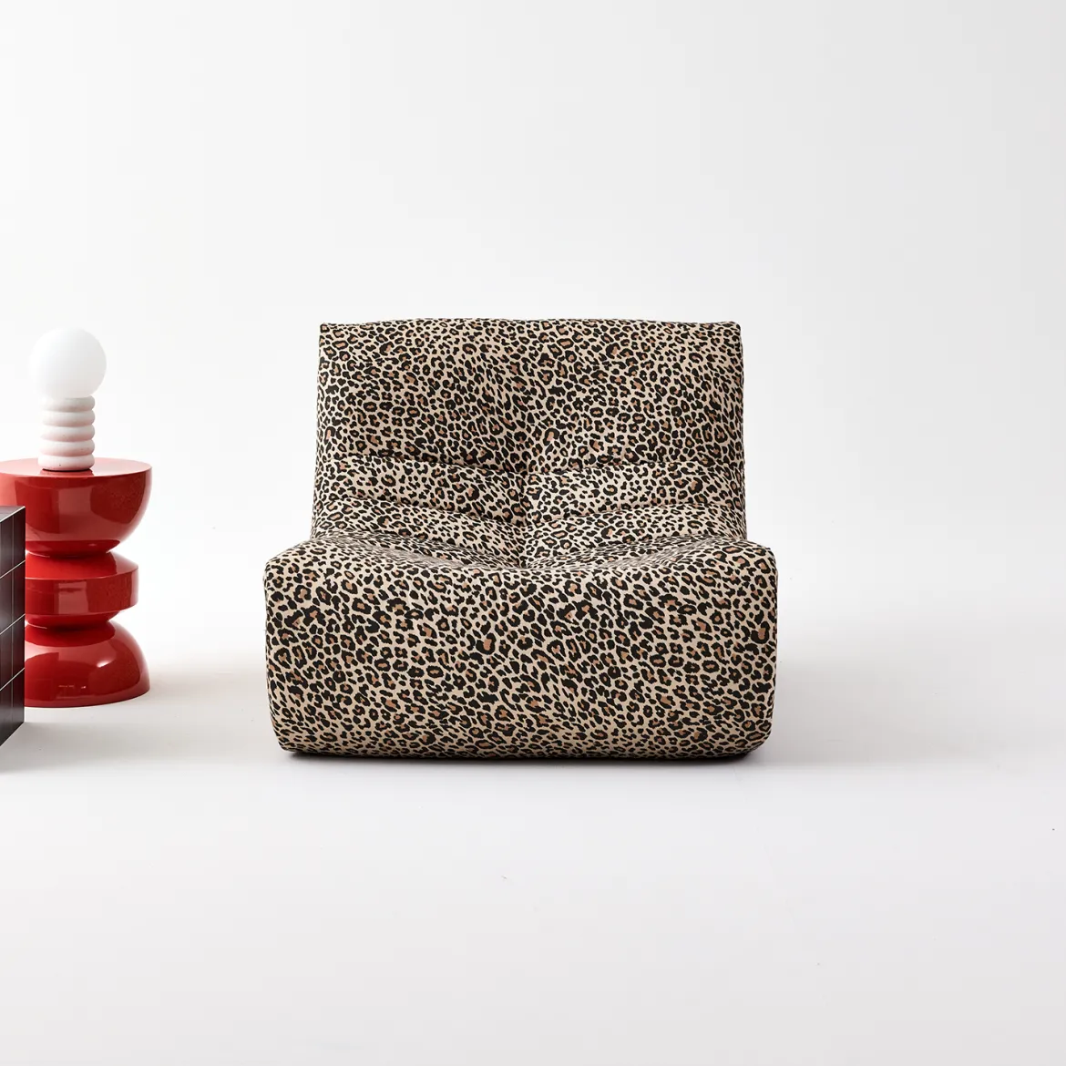 Poltrona in tessuto leopardato